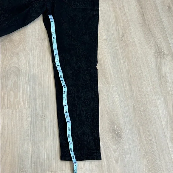 Chico's Black Pull on Foil Snakeskin Jeans for Women, Size 10 - Picture 7 of 7